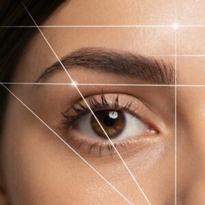 Nahaufnahme eines Auges als Darstellung einer Permanent-Make-up-Fremdarbeitskorrektur